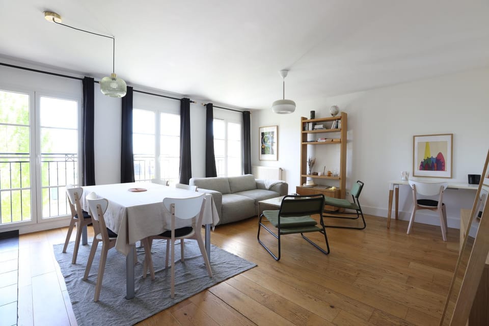 Living room, Seating area, Dining area