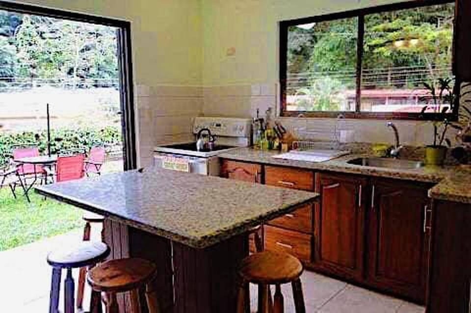 Restaurant/places to eat, Dining area, kitchen