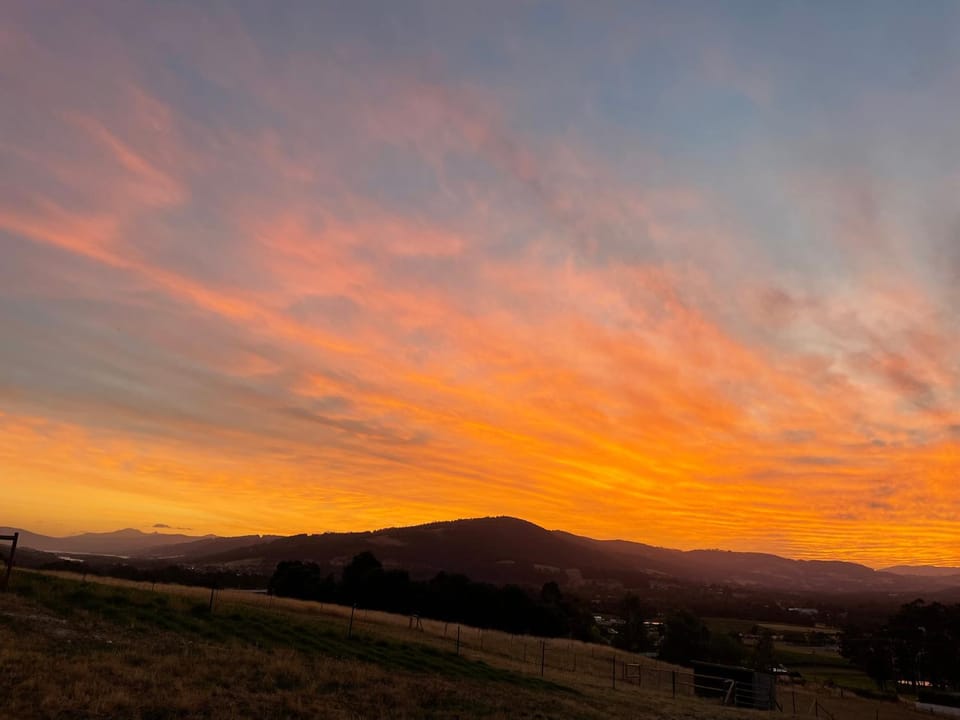 NEW Luxury Cabin with Scenic Views & Farm Charm Cabin in Huonville