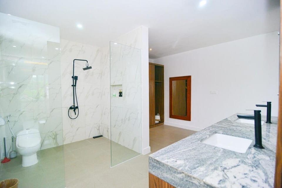 Shower, Bathroom, towels