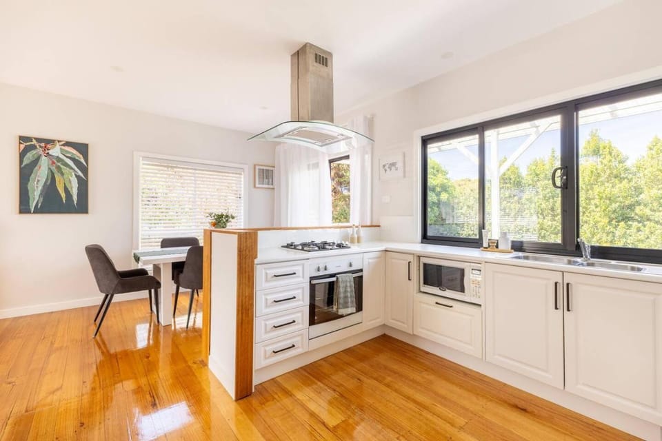 Kitchen or kitchenette, oven, stove
