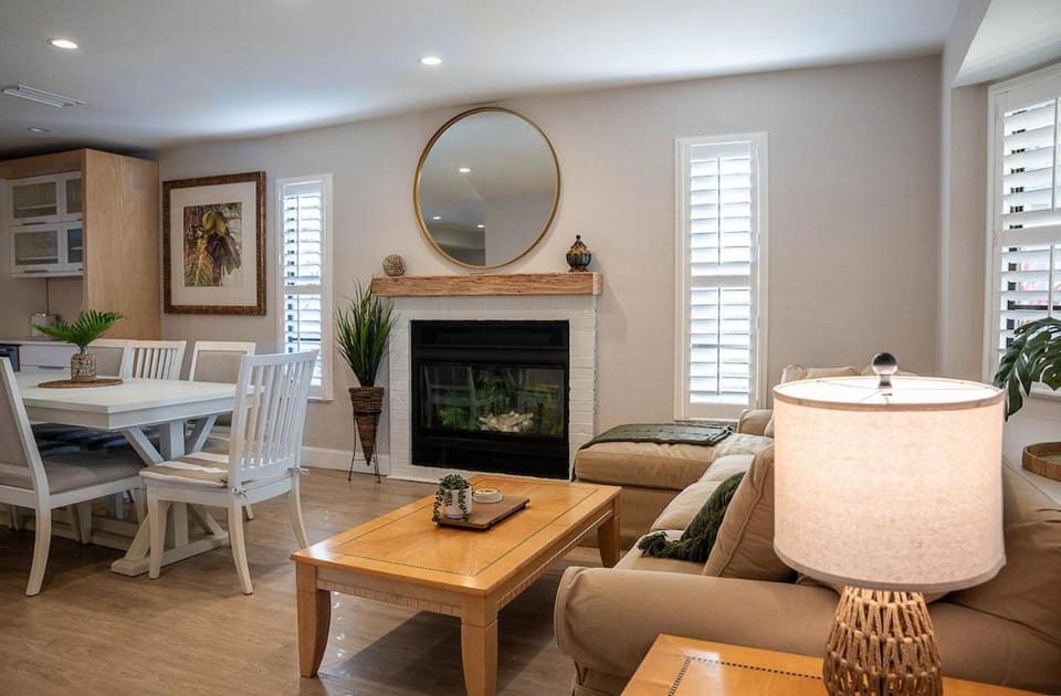 Living room, Dining area