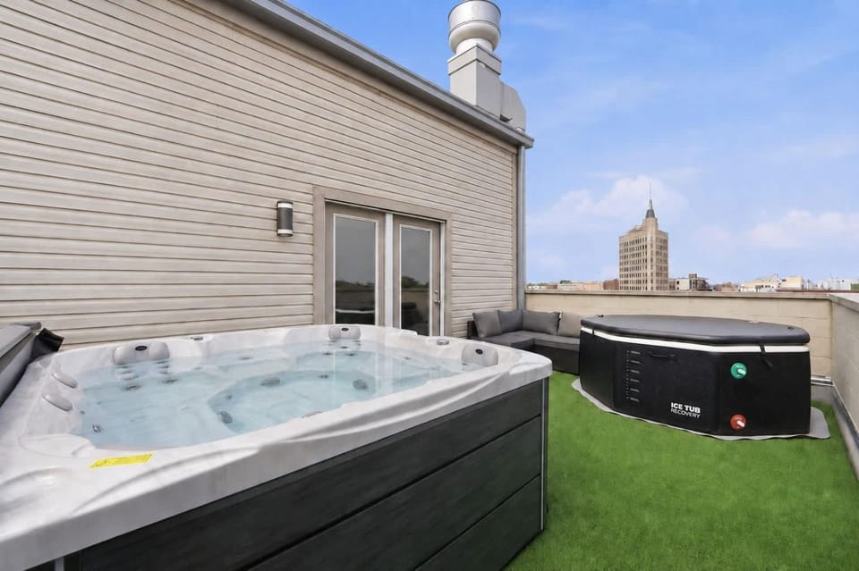 Amazing Wicker Park Penthouse with Skyline Views House in Wicker Park