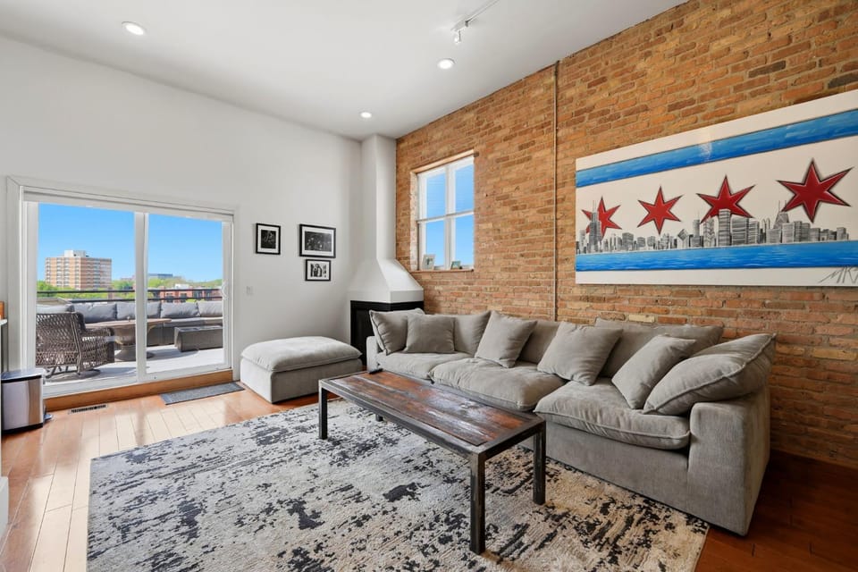 Amazing Wicker Park Penthouse with Skyline Views House in Wicker Park