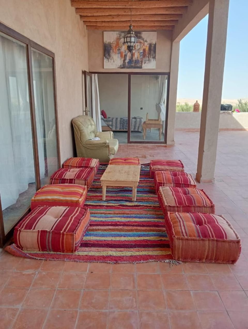 Seating area, Internal: Not applicable to any particular room