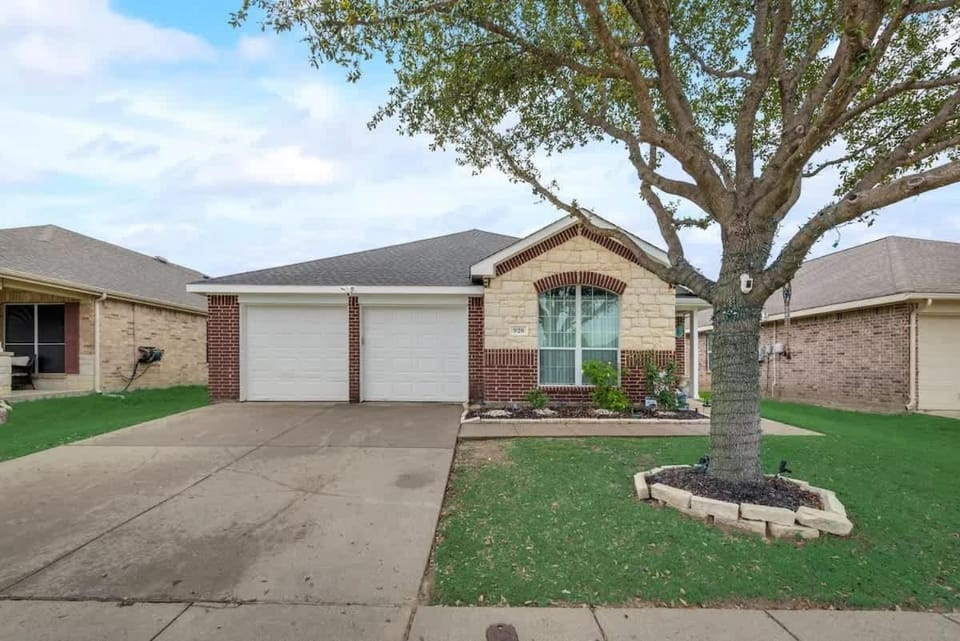 3BD Home Garage HWY 360 Grand Prairie GP020 Apartment in Arlington