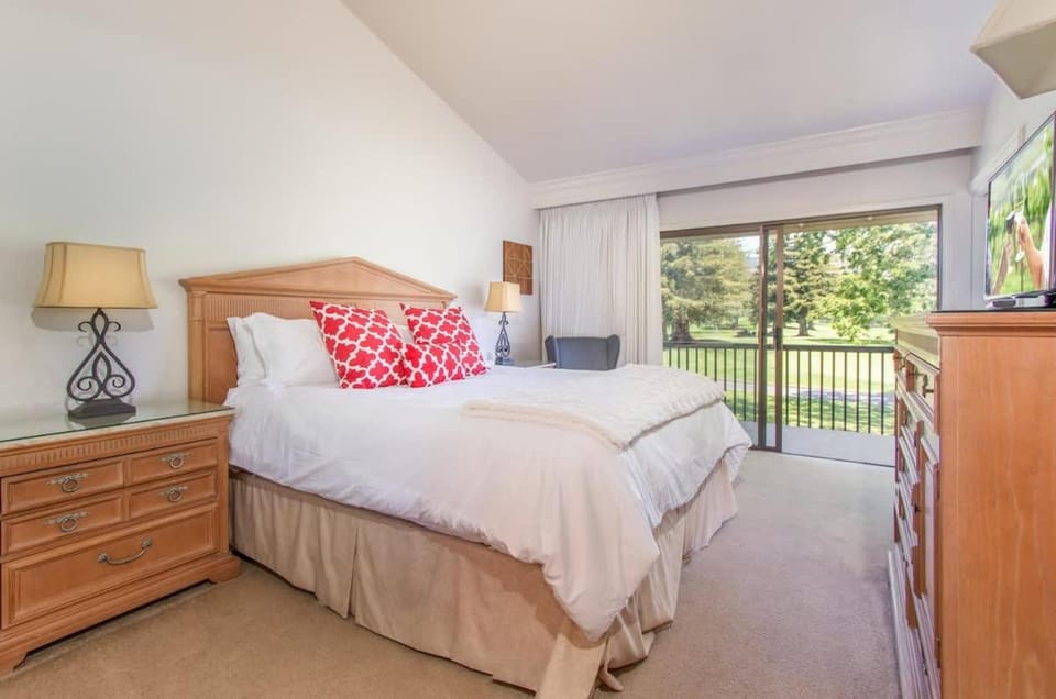 Luxury Napa Condo Golf Views & Prime Location House in Napa Valley
