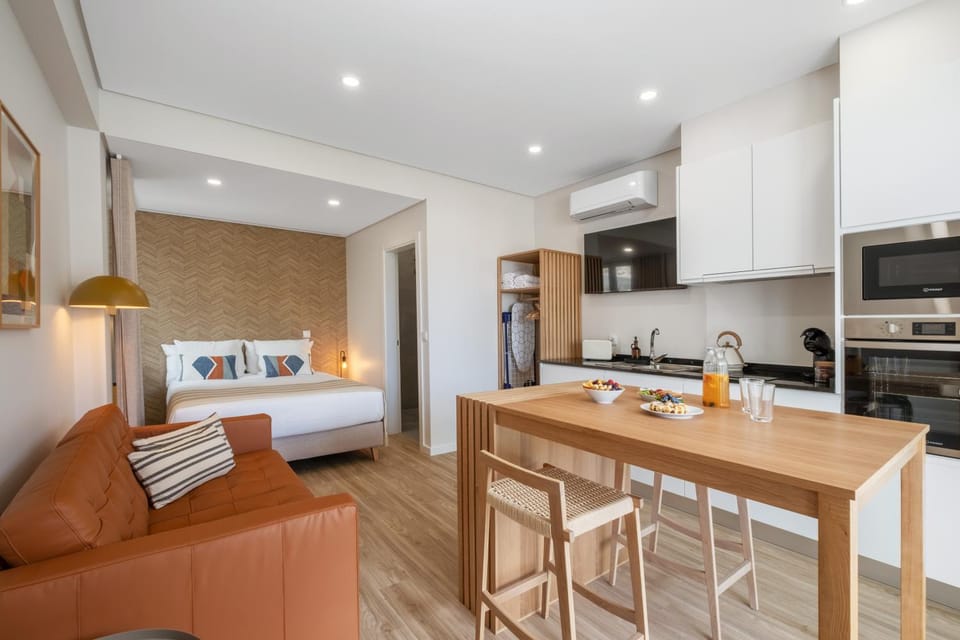 Kitchen or kitchenette, Photo of the whole room, Dining area