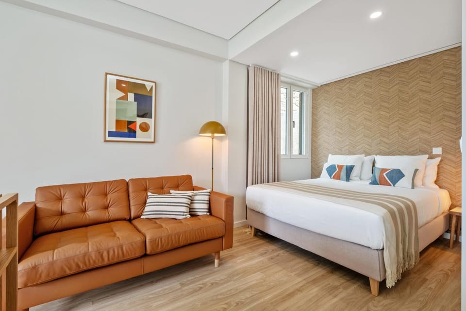Bed, Seating area