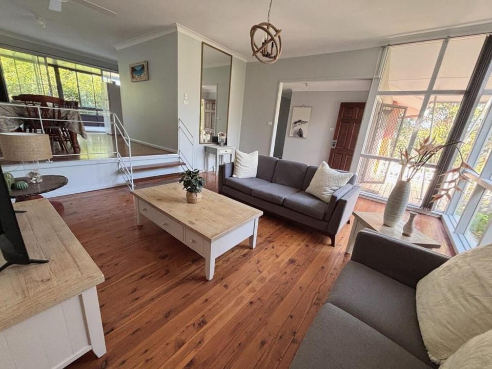 Spacious 3BR Home - Quiet Street - Long Stay Welcome House in Central Coast