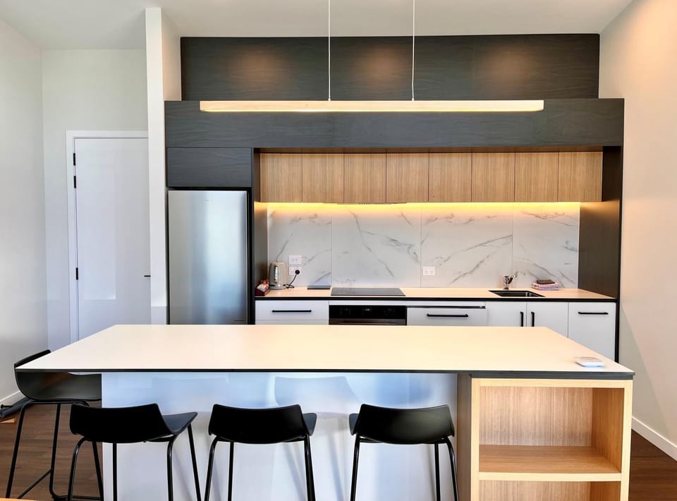Kitchen or kitchenette, Dining area, oven, stove