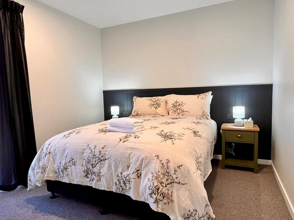 Bedroom, towels