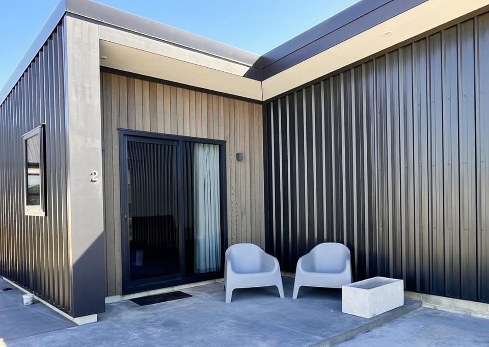 Property building, Patio, Facade/entrance