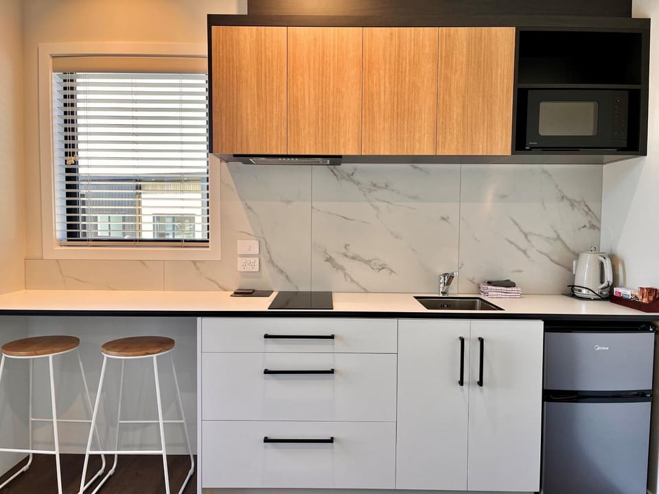 Kitchen or kitchenette, microwave, stove