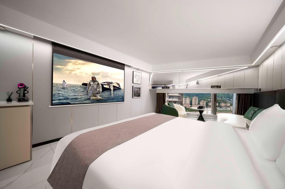 Photo of the whole room, Bedroom
