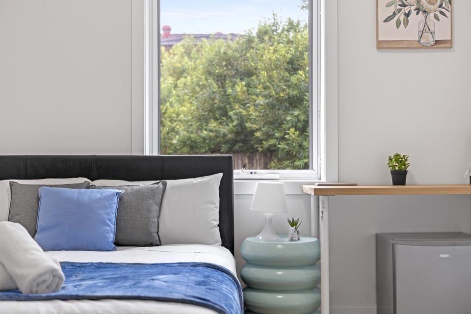 Inviting Double Room with Ensuite Bath Sunlit Comfort at Matraville - Shared Kitchen Bed and Breakfast in Sydney