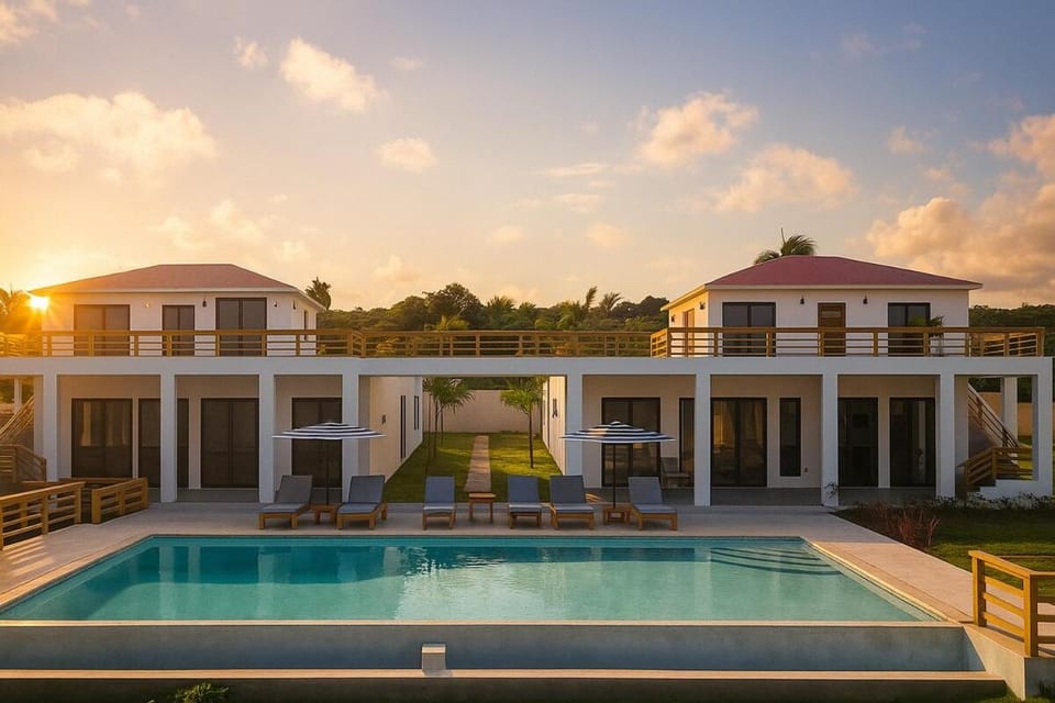 Private Villa-Infinity Pool-26 guests capacity-14 King Size Beds-8 bedrooms-8 and half baths Villa in Cabrera