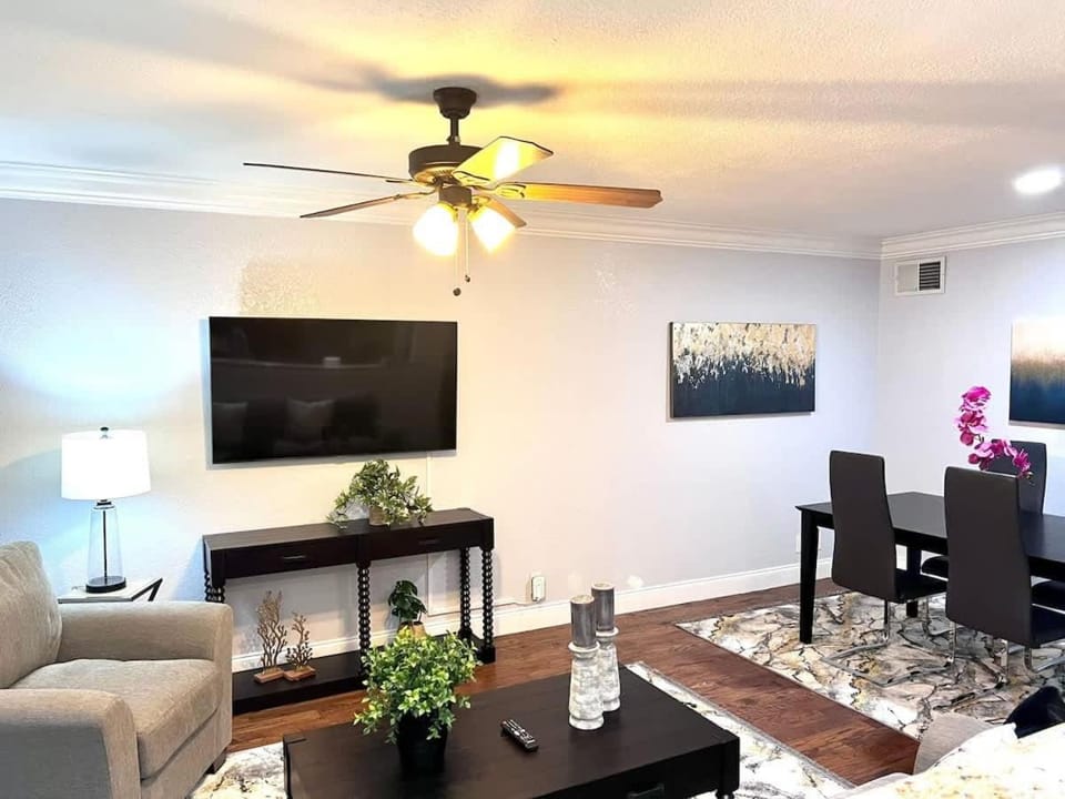 Spacious 2BD Condo Grand Prairie GP22B House in Arlington
