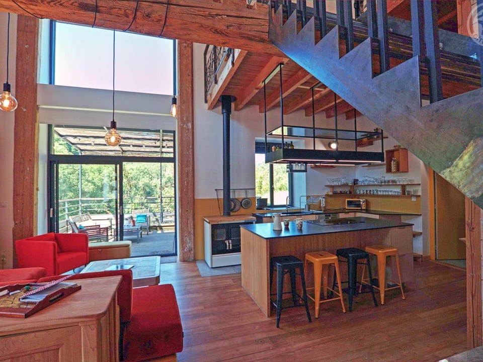 Gîte charmant avec terrasse, billard, et animaux acceptés - FR-1-496-377 House in Auvergne-Rhône-Alpes