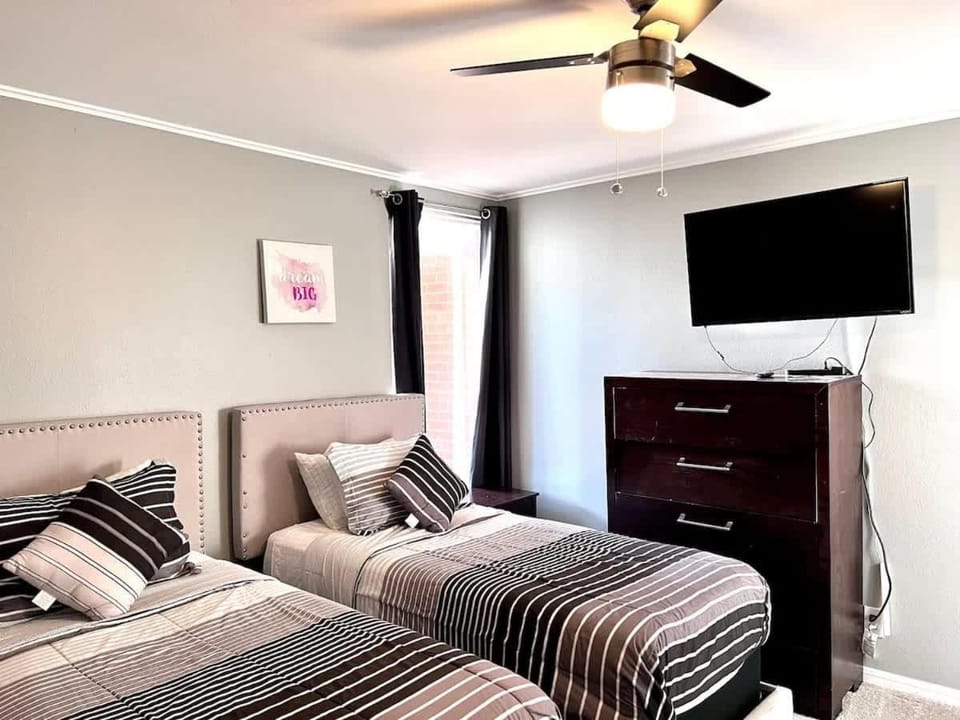 Modern 2BD Pool Six Flags Grand Prairie GP08B Apartment in Arlington