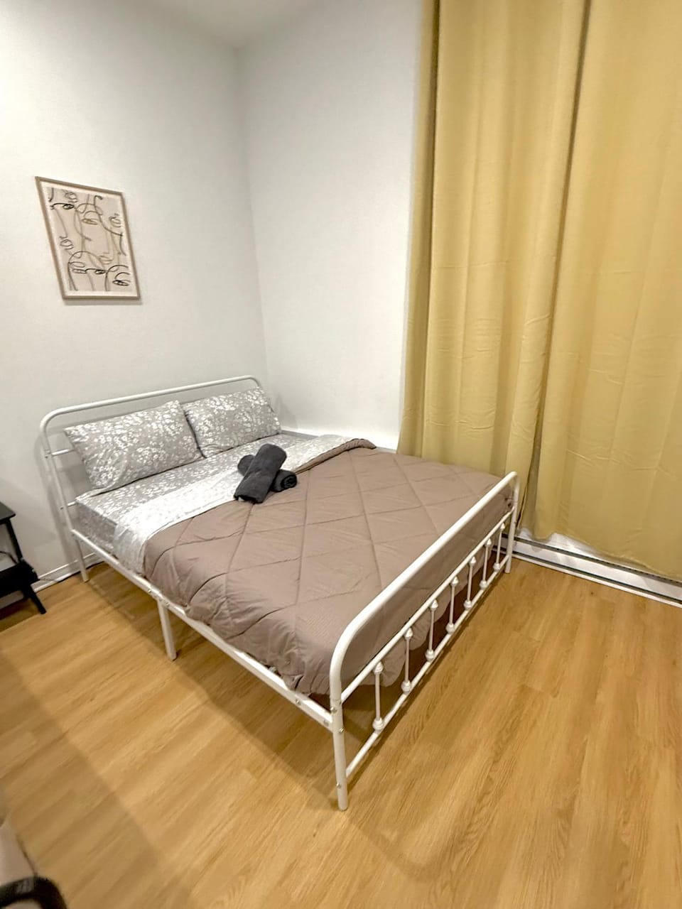 Big studio 4 persons apartment with Private FREE Parking Apartment in Laval