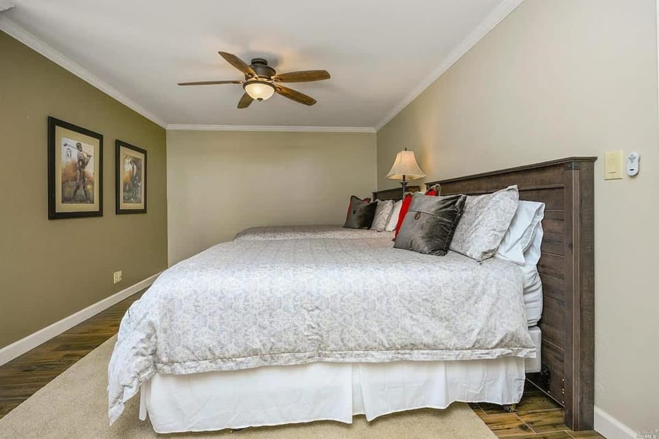 Elegant Napa Retreat Luxe Beds & Prime Location House in Napa Valley