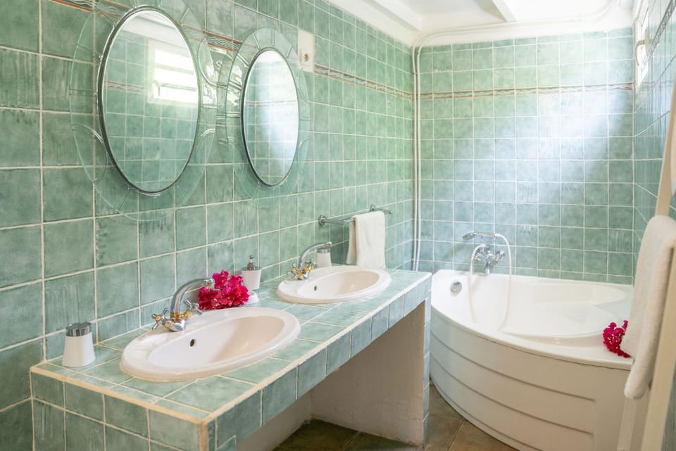 Bathroom, Bath, towels