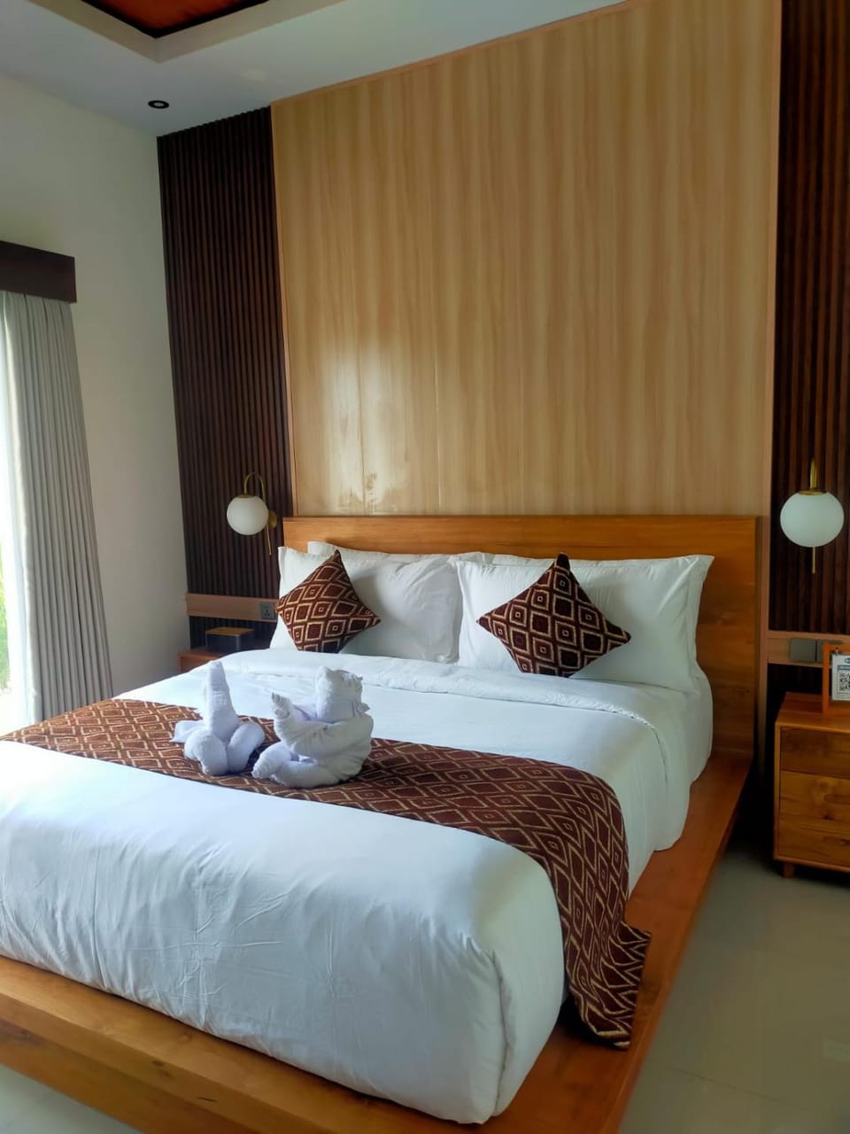 Photo of the whole room, Bedroom