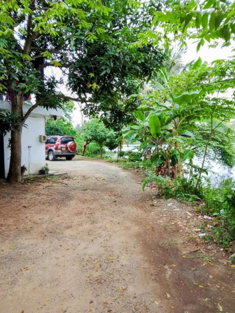Lake Front Hotel IDH Bed and Breakfast in Western Province