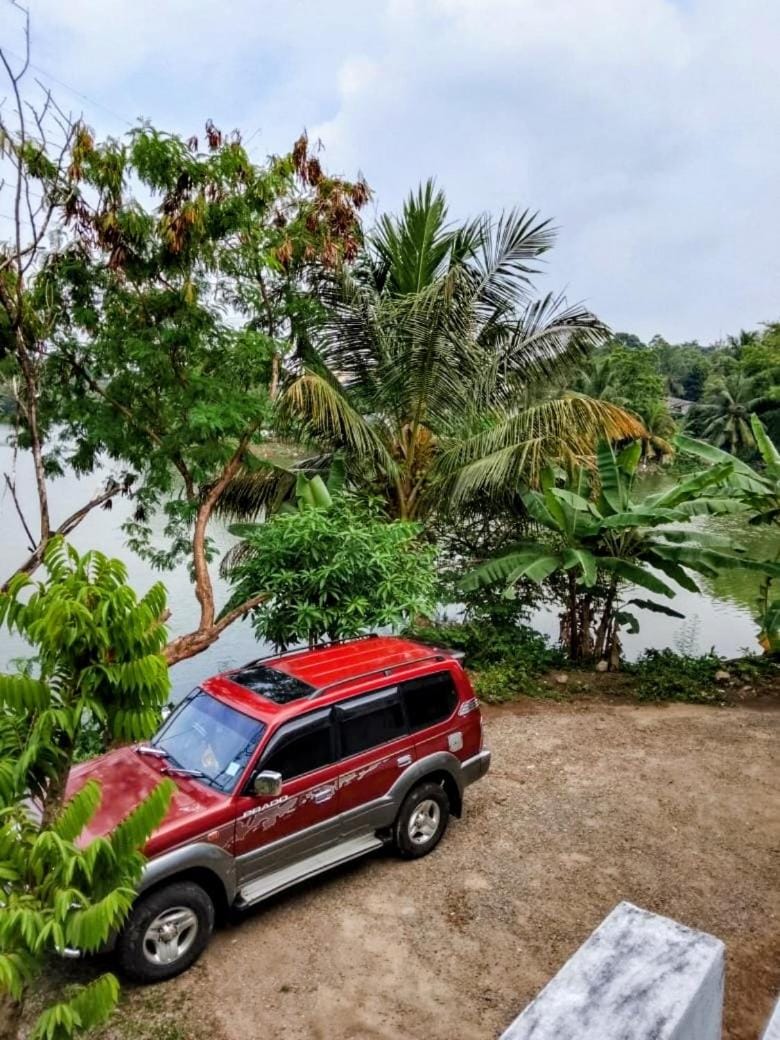 Lake Front Hotel IDH Bed and Breakfast in Western Province