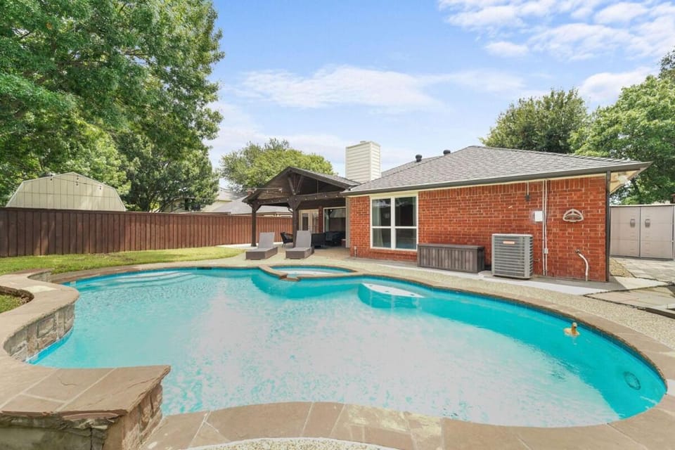 CasaLuna Family Getaway w Pool! Epic Waters & Near Stadiums! House in Arlington