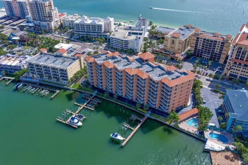 Waterfront 3B Balcony Hot Tub & Pool near Beach House in Clearwater Beach
