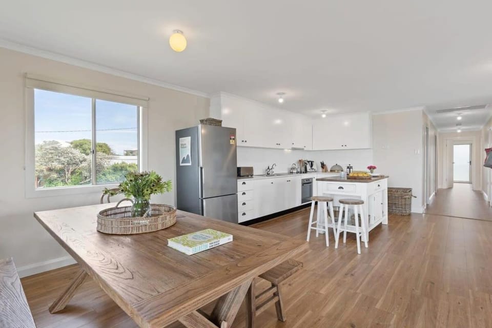 The Point Beach House Middleton - No Linen Included House in Middleton