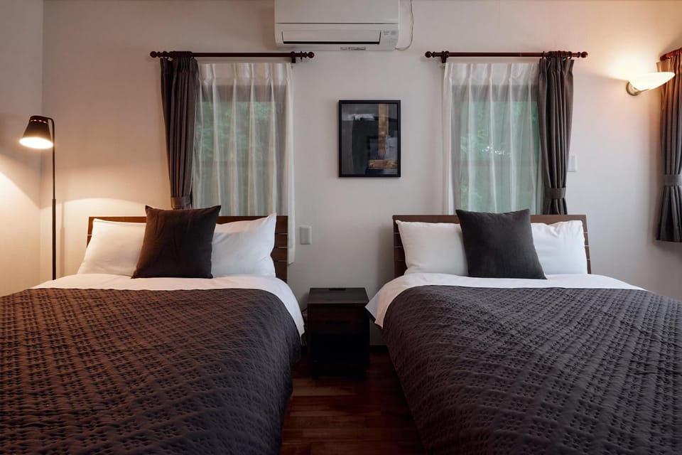 Bed, Photo of the whole room, Bedroom, air conditioner