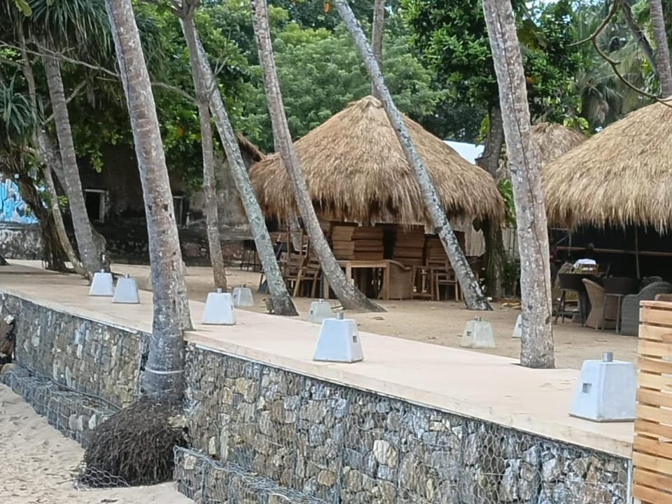 Indunil Family Residence With Pool Hiriketiya Bed and Breakfast in Southern Province