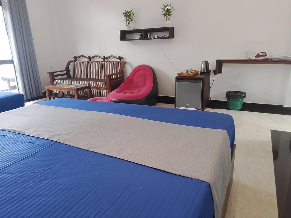 Indunil Family Residence With Pool Hiriketiya Bed and Breakfast in Southern Province