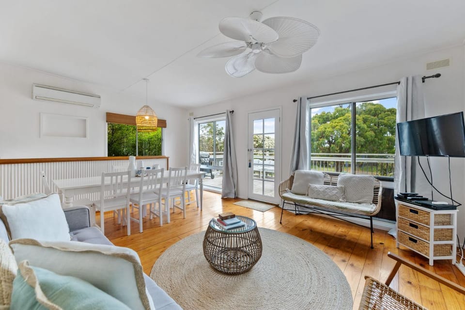 Wilson Beach House Wifi and Linen Included House in Inverloch