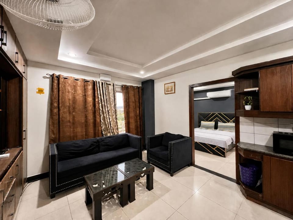 Communal lounge/ TV room, Bed, TV and multimedia, Kitchen or kitchenette, Living room, Photo of the whole room, Seating area, Evening entertainment, Bedroom, fireplace, minibar, wardrobe, air conditioner