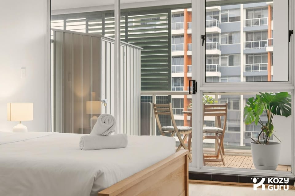 KozyGuru | Waterloo | Designer Pad with City Views Apartment in Sydney