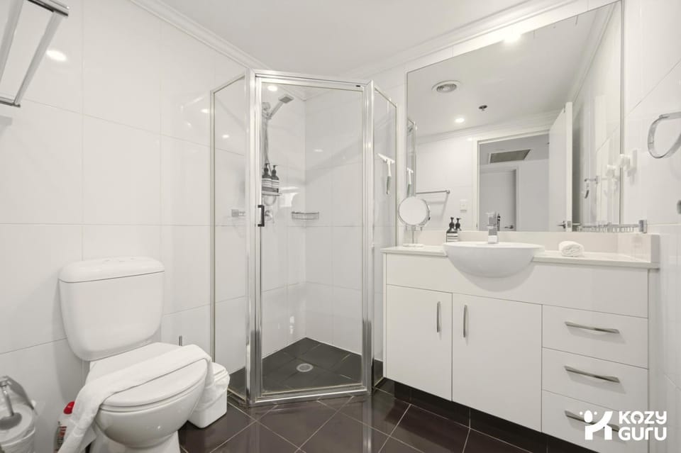 KozyGuru | Waterloo | Designer Pad with City Views Apartment in Sydney