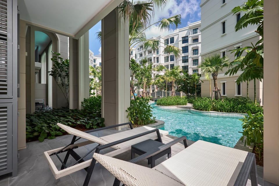 Pool view, Swimming pool, sunbed