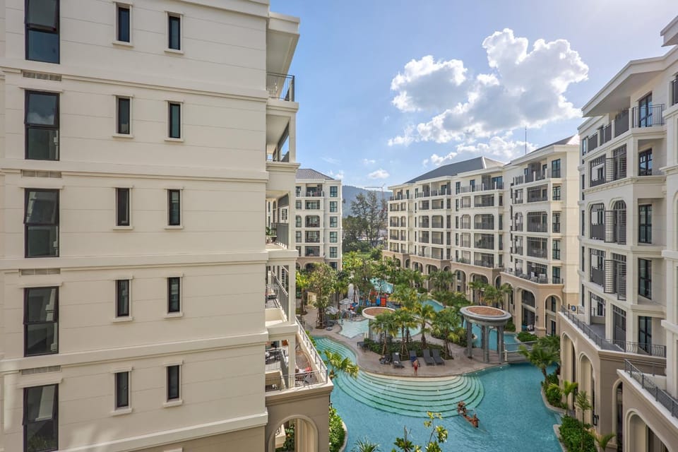 Property building, Day, Natural landscape, Pool view, Swimming pool, Location