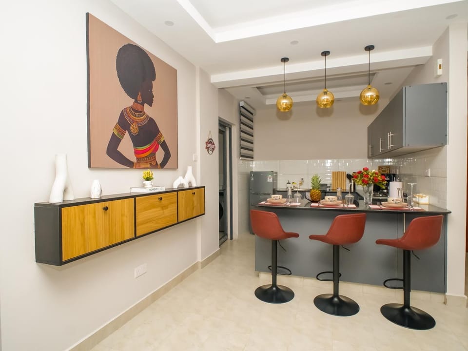 Dining area, Food