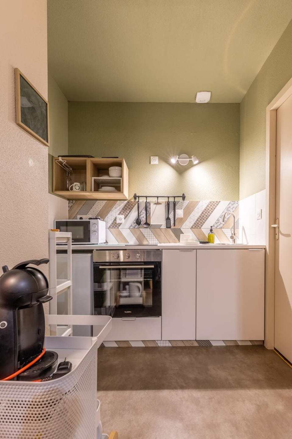 Kitchen or kitchenette