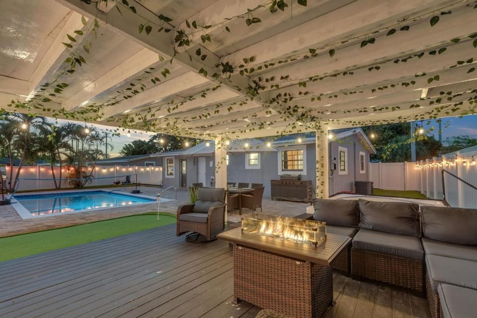 Prized by Florida |Private Pool and HotTub Oasis| House in Fort Lauderdale