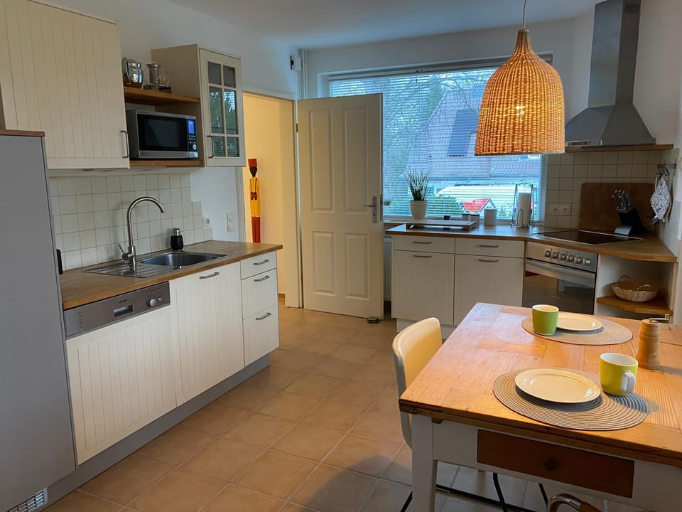 Kitchen or kitchenette, Dining area, dishwasher, stove