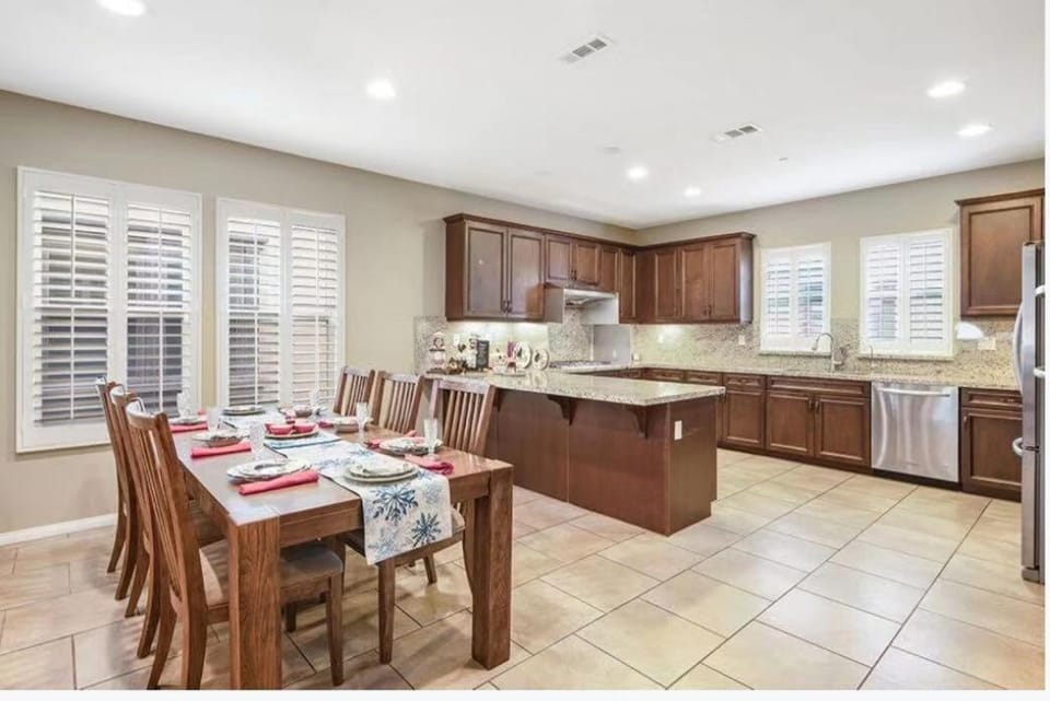 Shopping at Arcadia Mall, Homes, School District, Comfortable Home on Huntington Road Villa in Arcadia