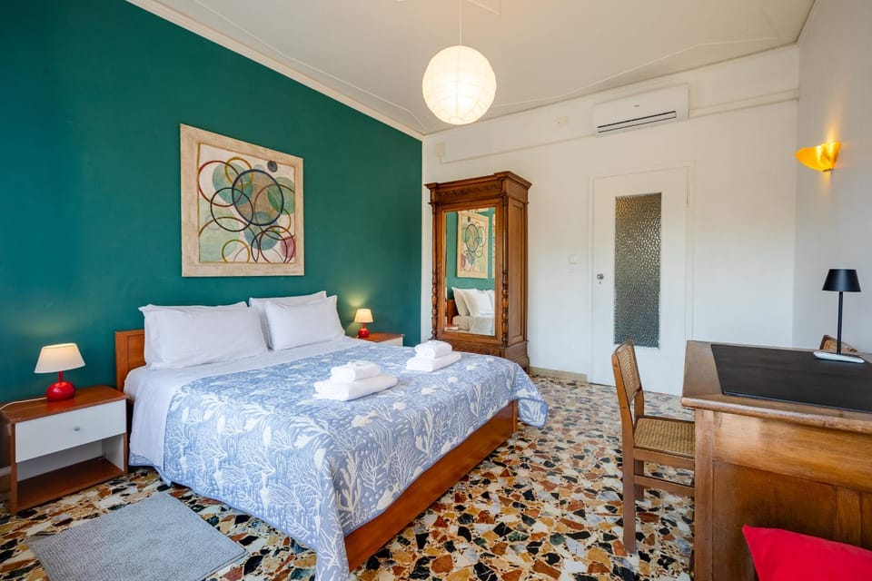 Bed, Photo of the whole room, Bedroom, air conditioner