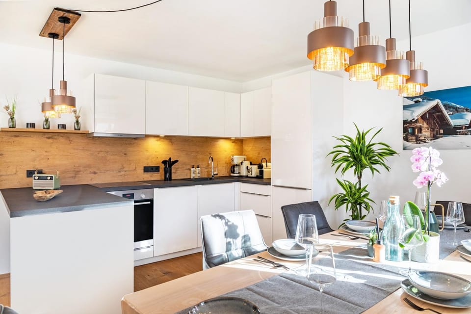 Property building, Kitchen or kitchenette, Living room
