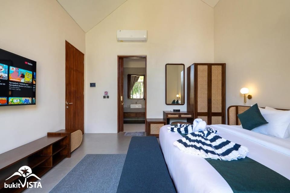 Photo of the whole room, Bedroom, air conditioner